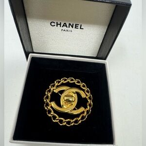 💎💯Authentic CHANEL Coco Mark Chain Turnlock Gold toned brooch